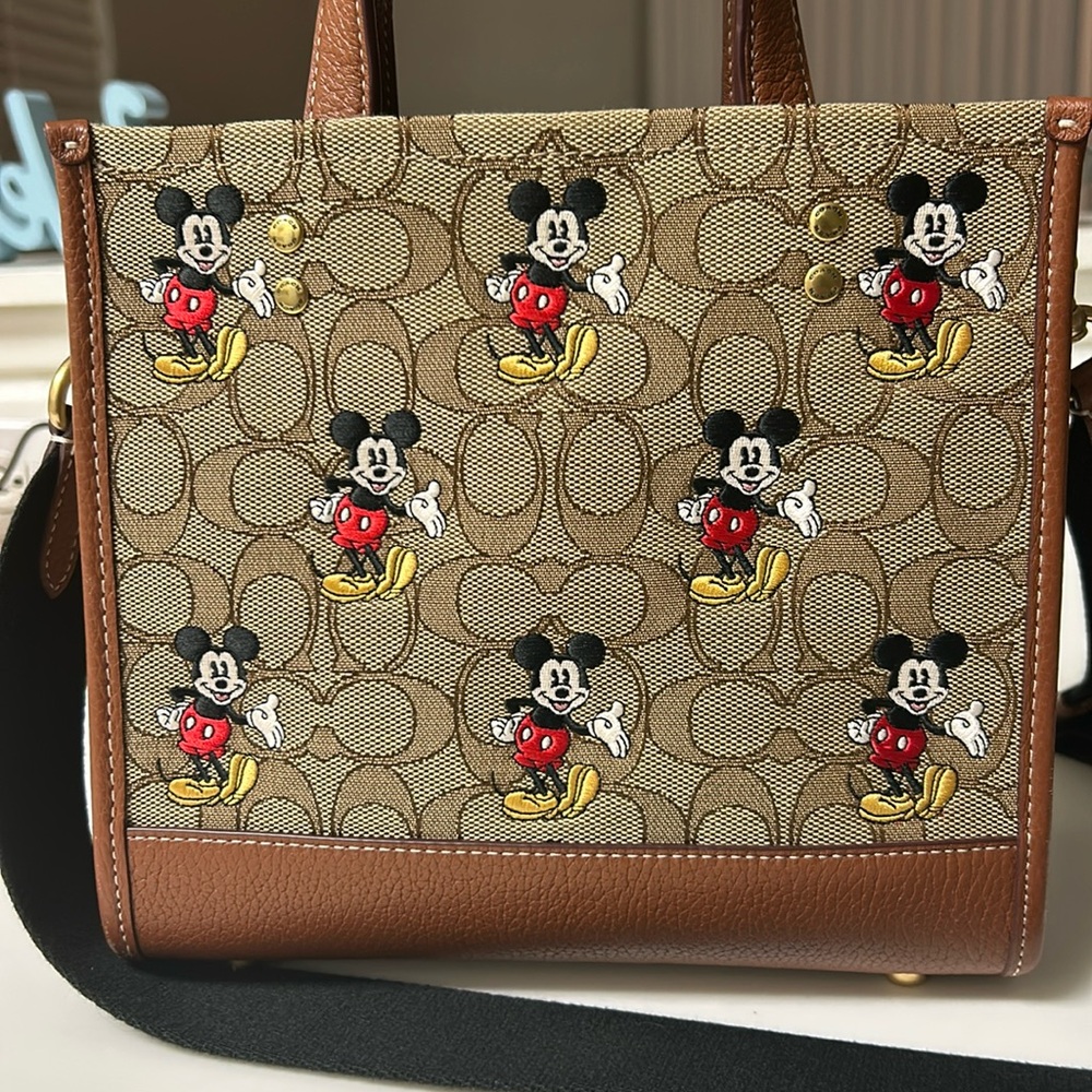 Coach x disney dempsey tote 22 signature jacquard with mickey mouse print